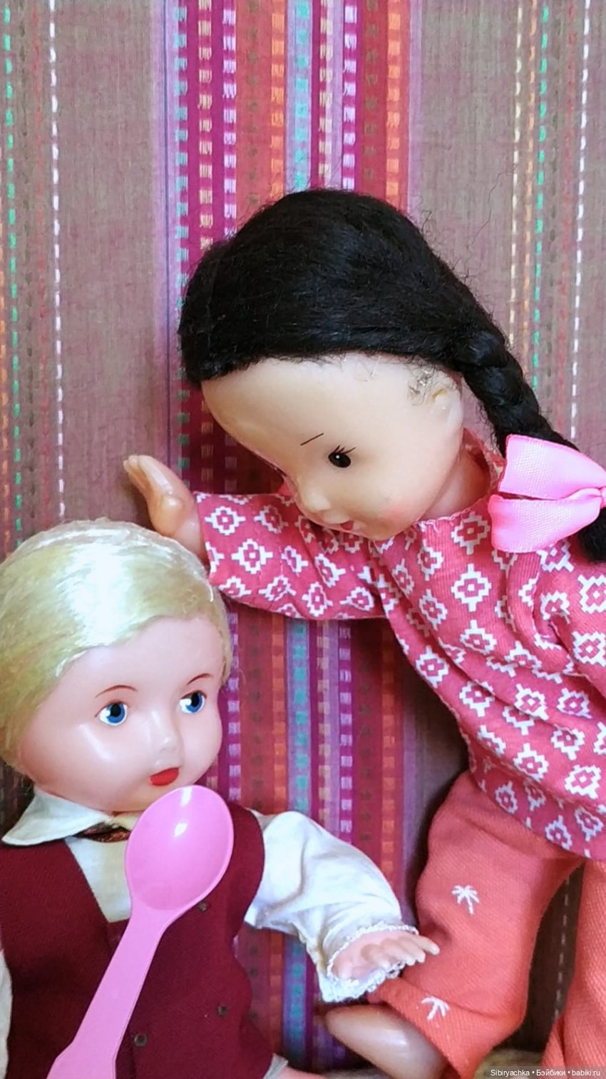 Распаковка чудесной посылочки или Юля и Юри играют в доктора