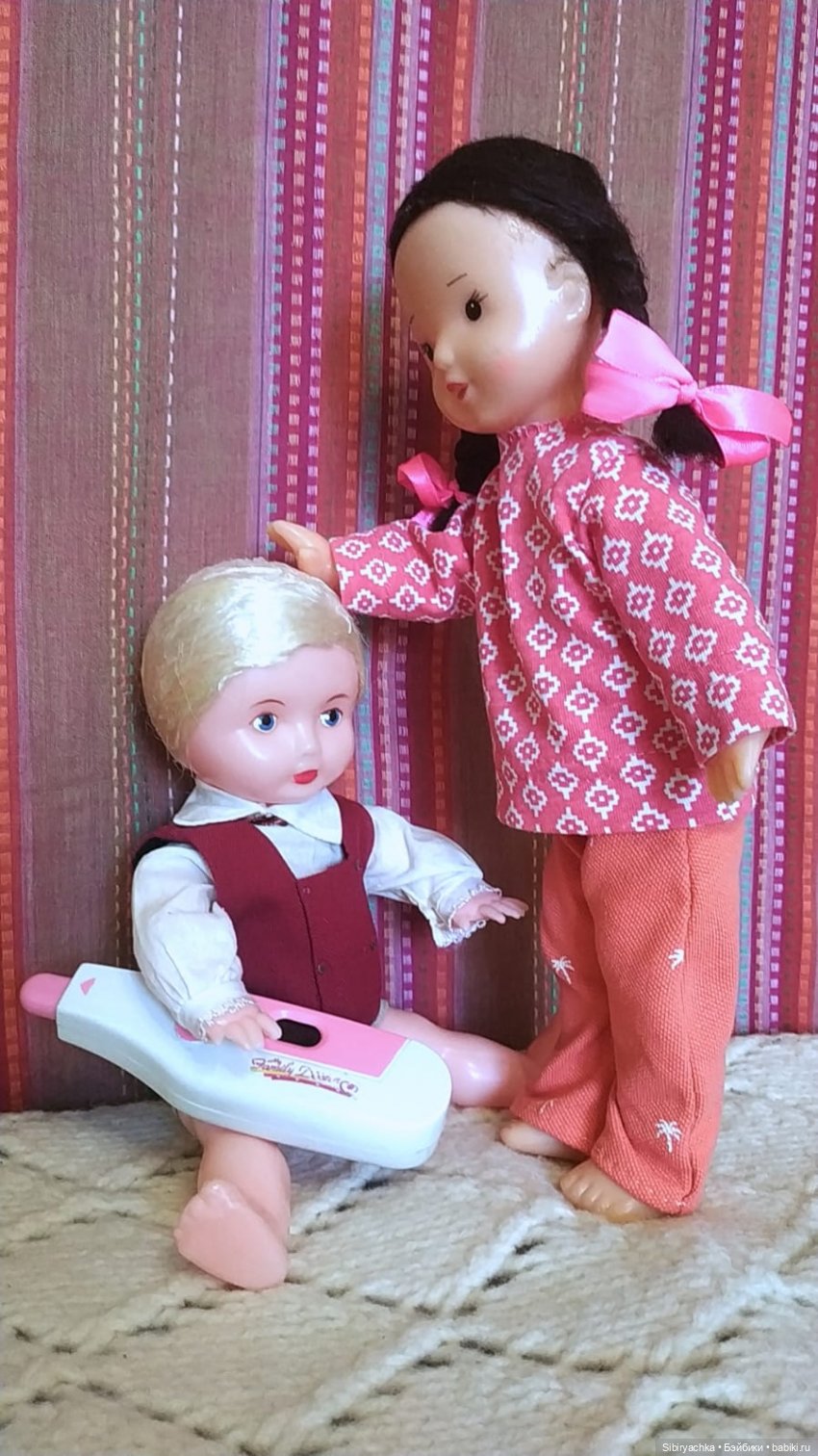 Распаковка чудесной посылочки или Юля и Юри играют в доктора