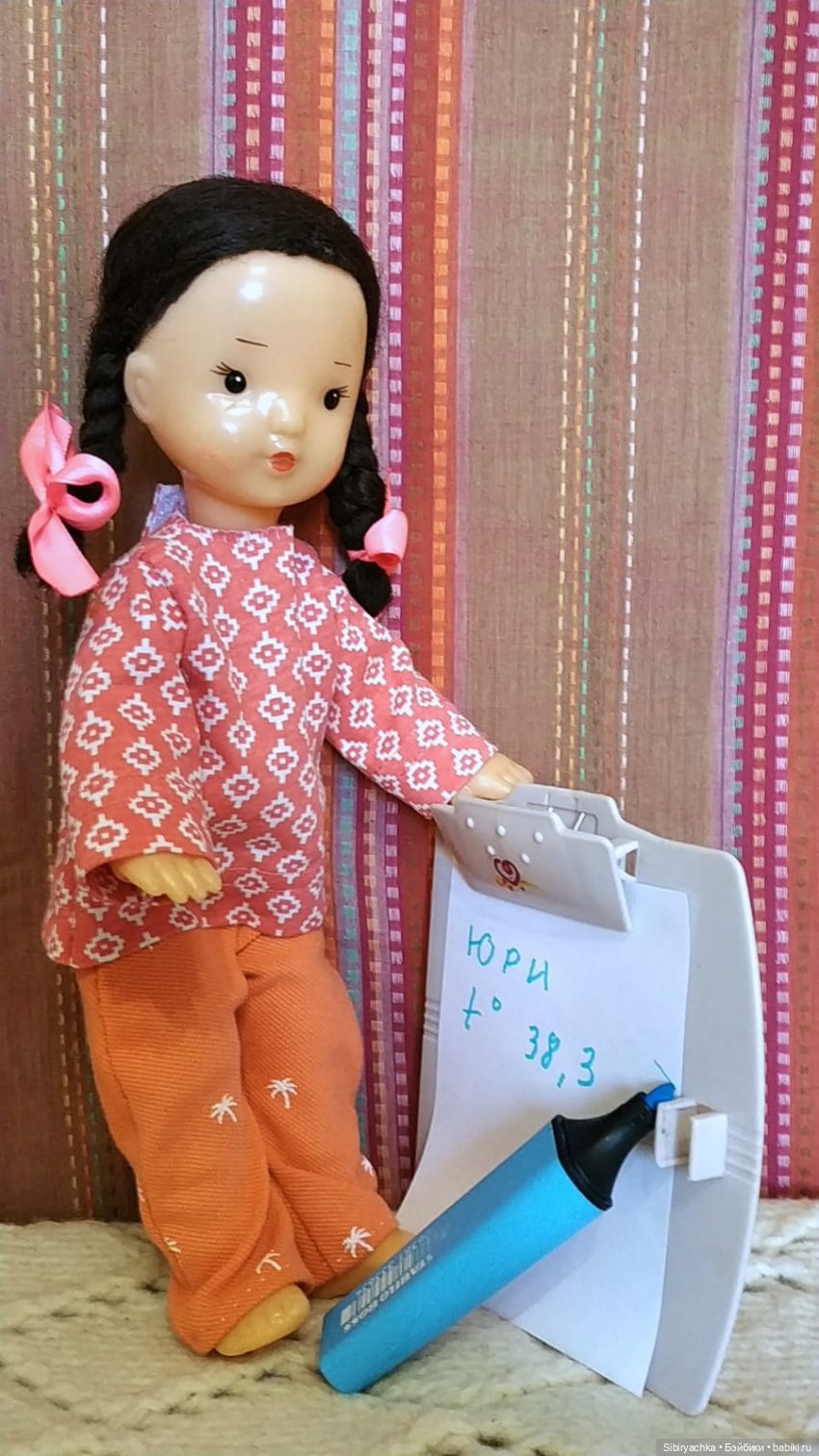 Распаковка чудесной посылочки или Юля и Юри играют в доктора