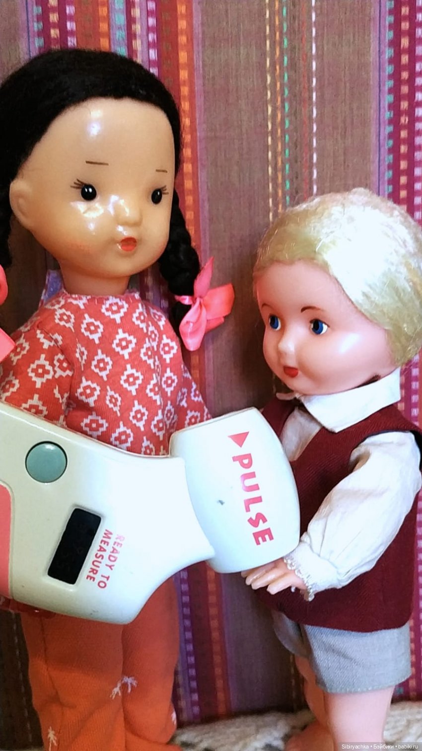 Распаковка чудесной посылочки или Юля и Юри играют в доктора