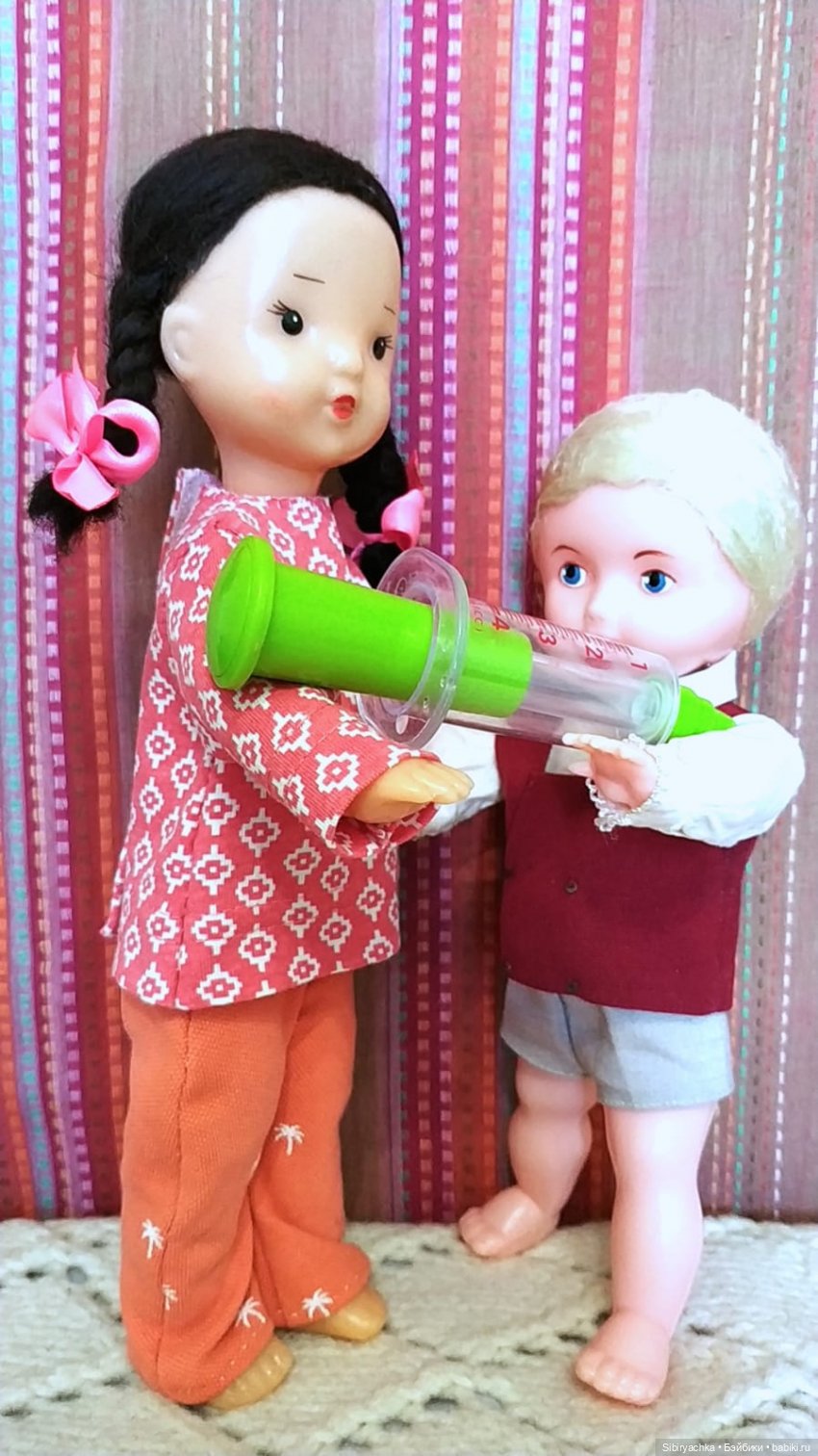 Распаковка чудесной посылочки или Юля и Юри играют в доктора