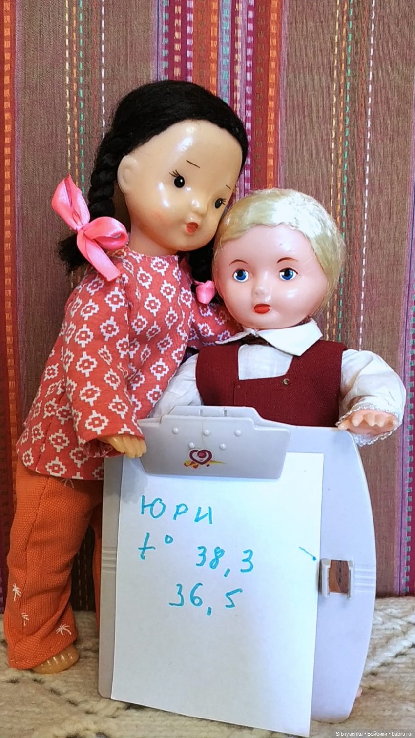 Распаковка чудесной посылочки или Юля и Юри играют в доктора