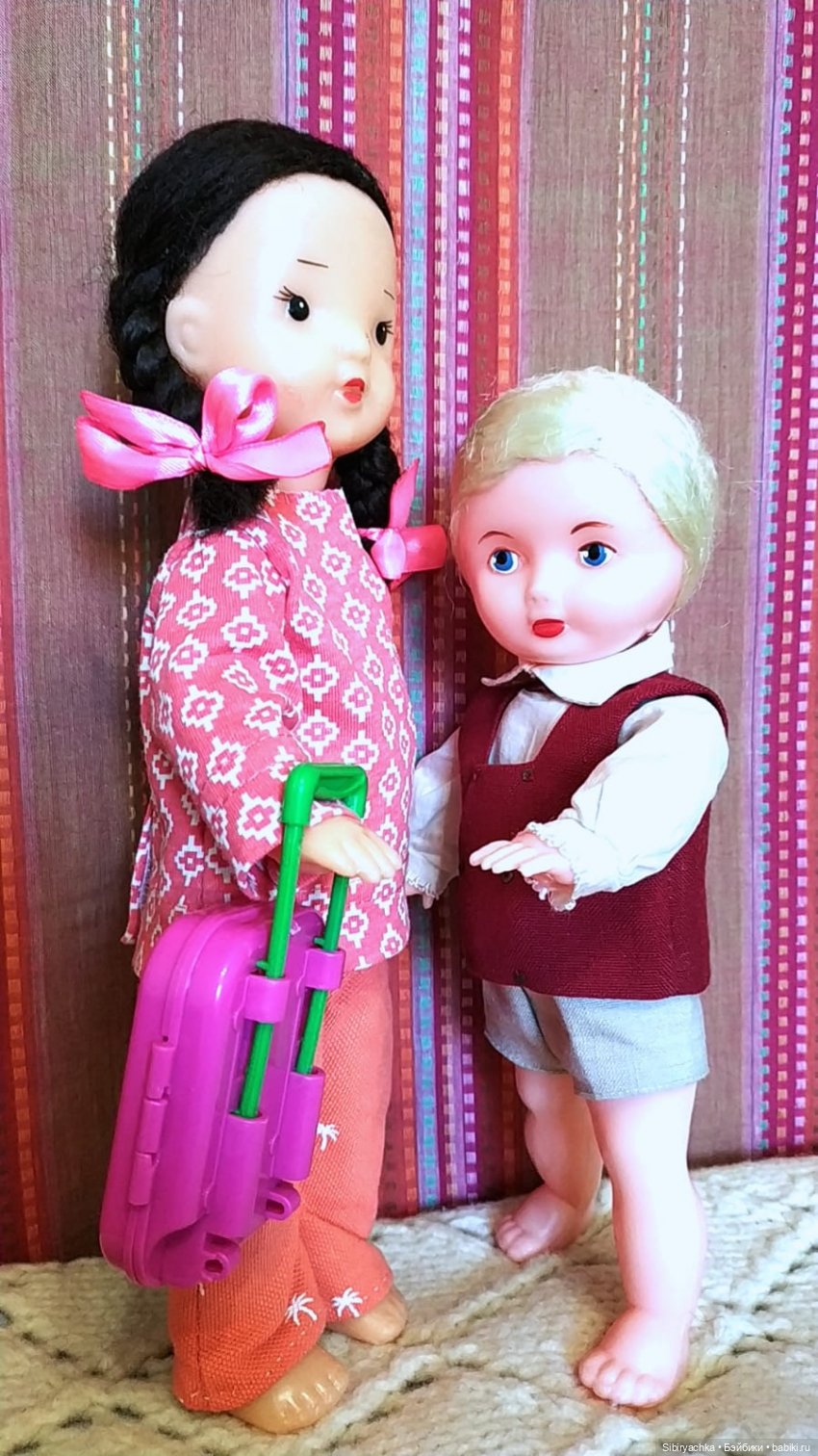 Распаковка чудесной посылочки или Юля и Юри играют в доктора