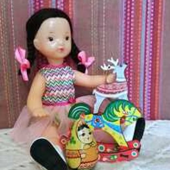 Юляшка получила посылку с подарками к Новому году.