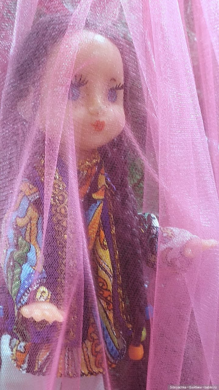 Необычная девочка с косичками (фото 2)