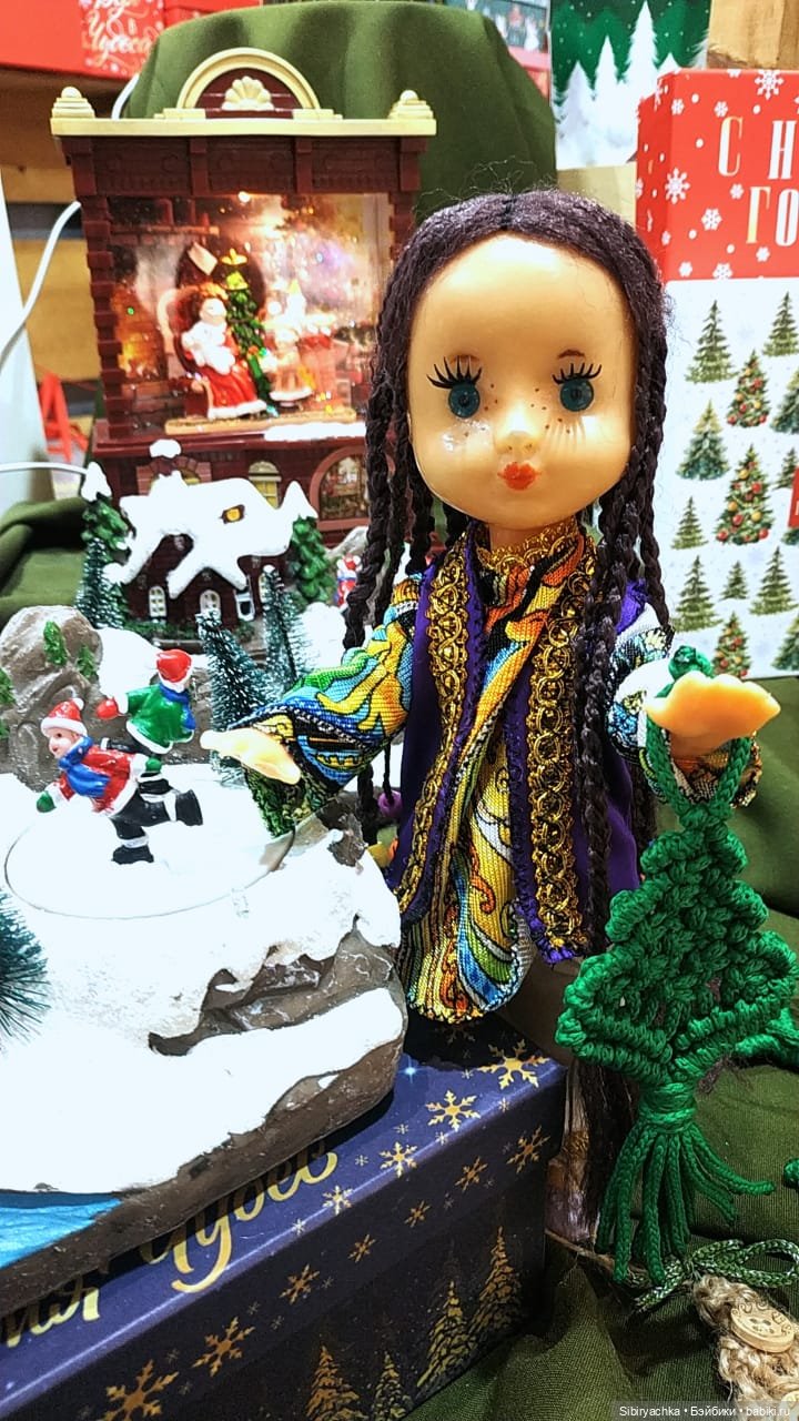 Необычная девочка с косичками