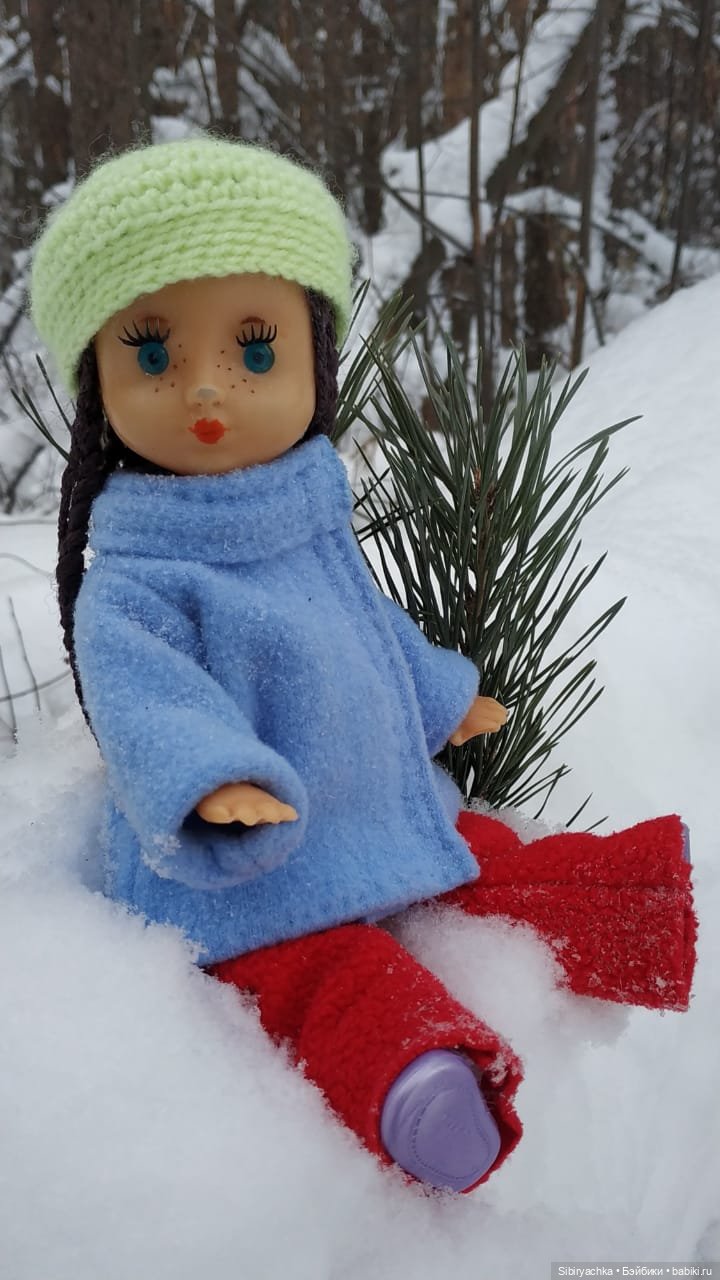 Первая прогулка Веты в сибирском лесу