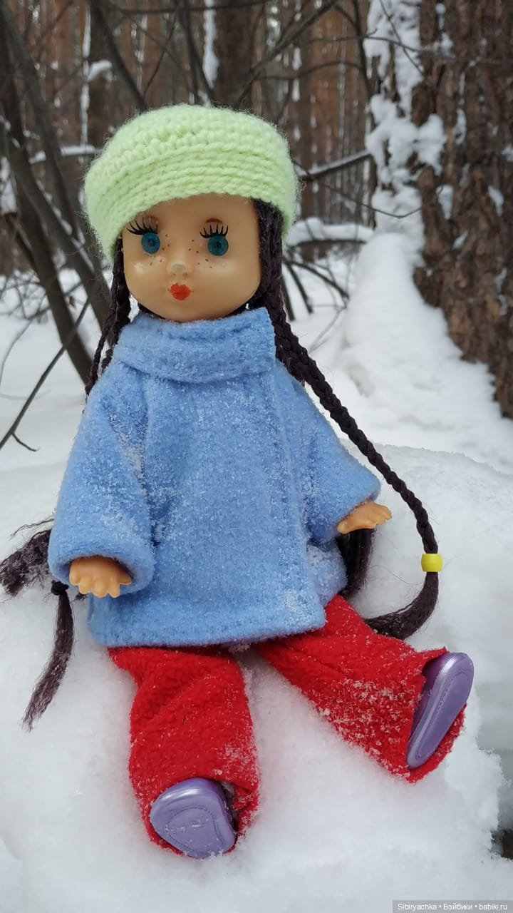 Первая прогулка Веты в сибирском лесу