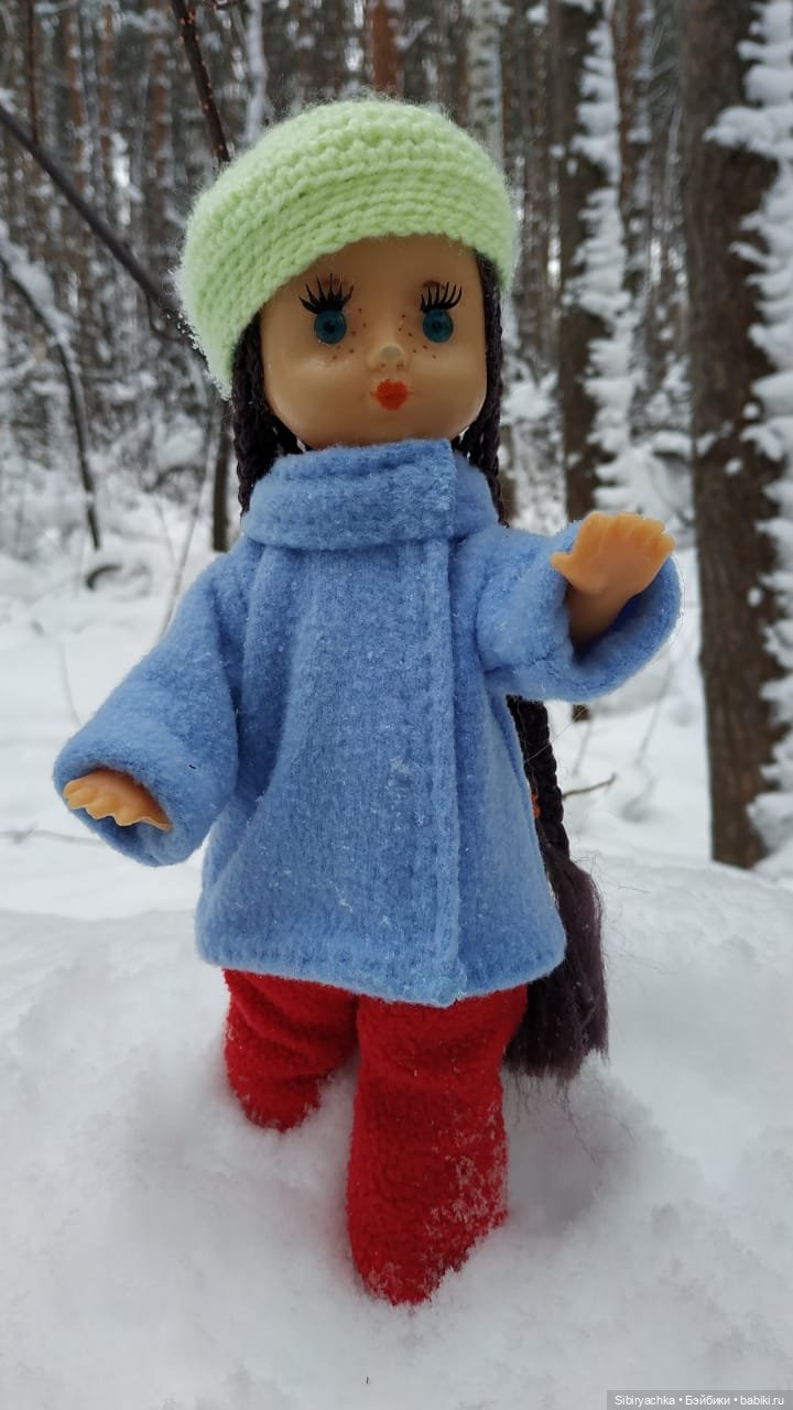 Первая прогулка Веты в сибирском лесу