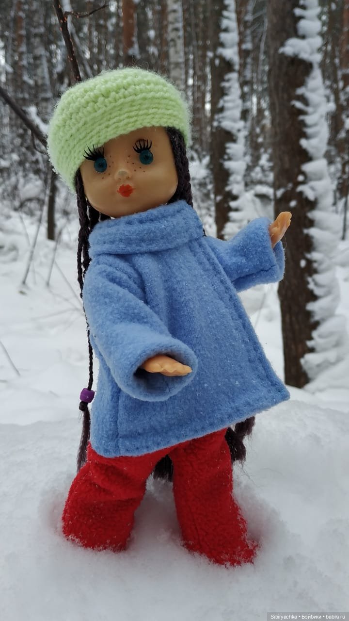 Первая прогулка Веты в сибирском лесу