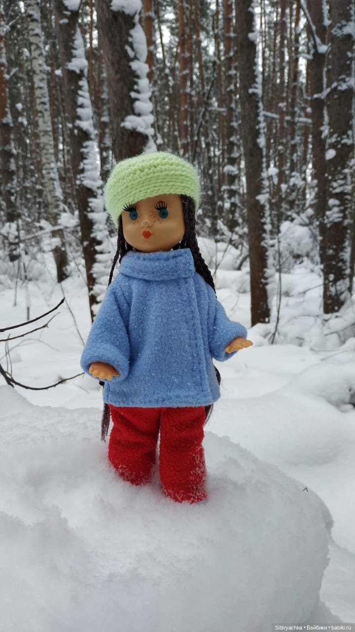 Первая прогулка Веты в сибирском лесу