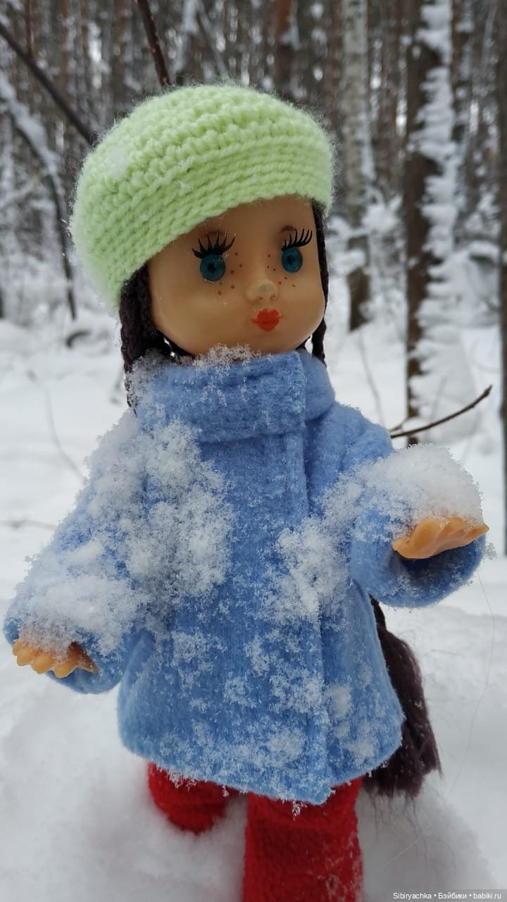 Первая прогулка Веты в сибирском лесу