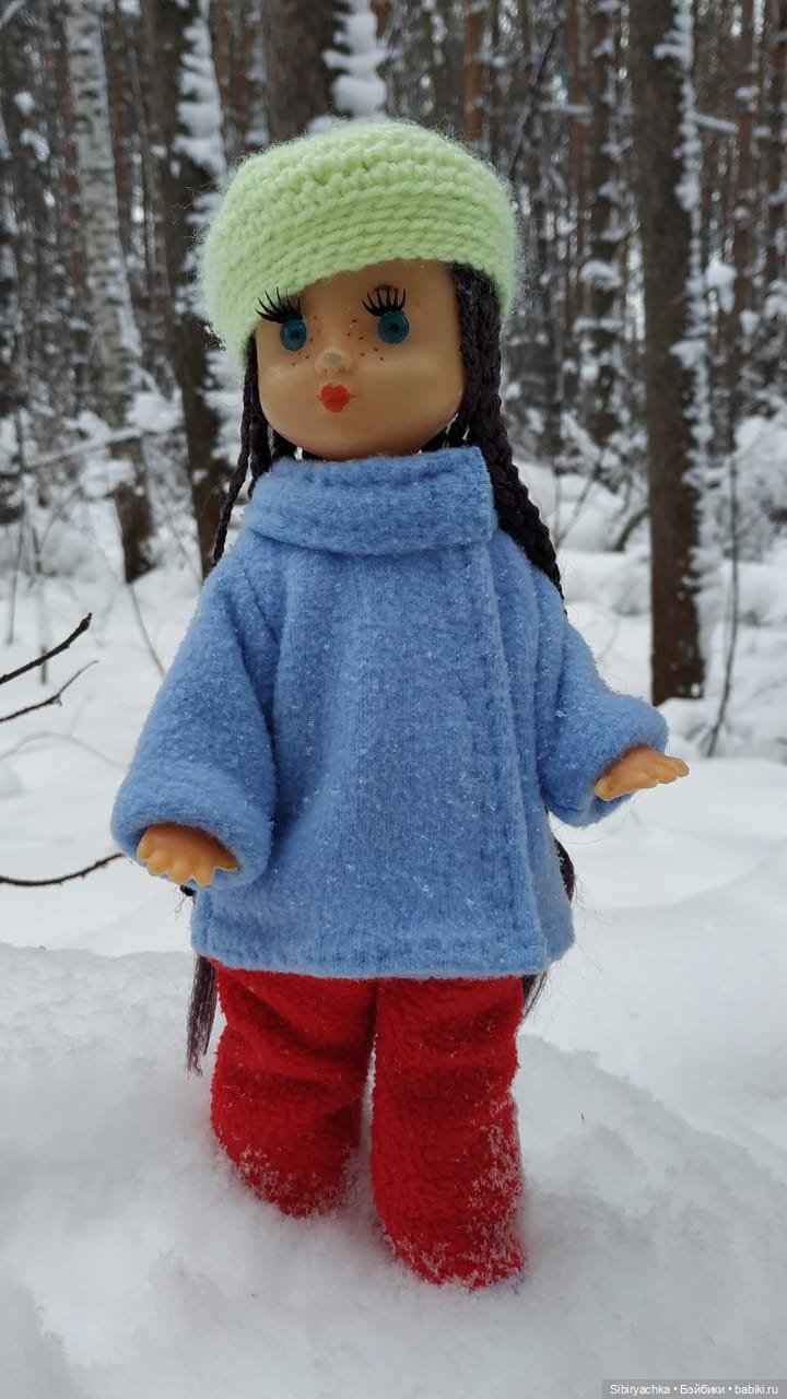 Первая прогулка Веты в сибирском лесу