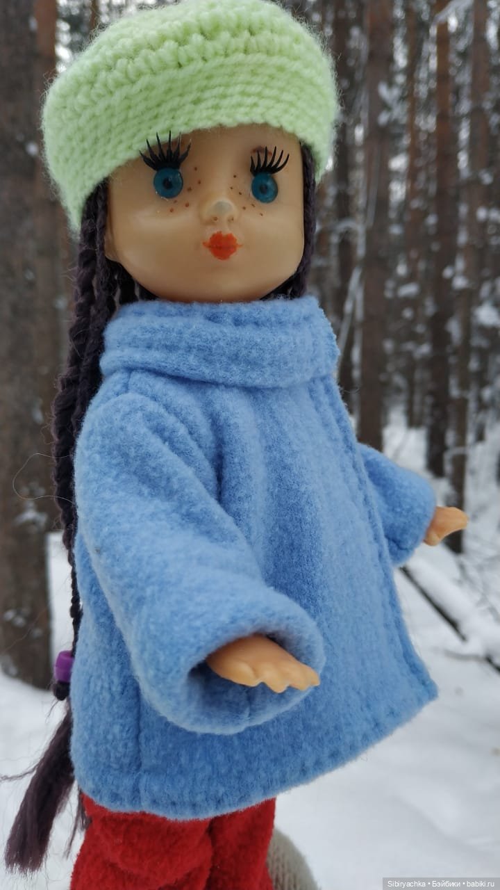 Первая прогулка Веты в сибирском лесу