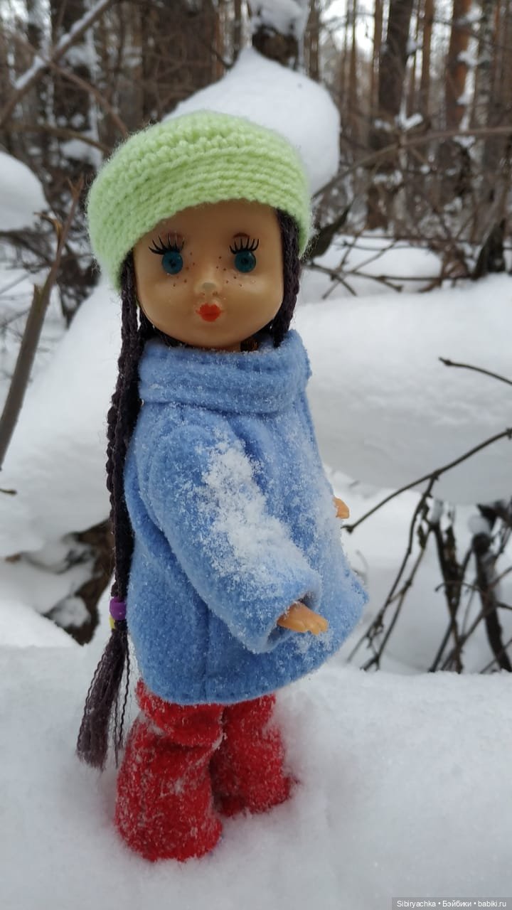 Первая прогулка Веты в сибирском лесу