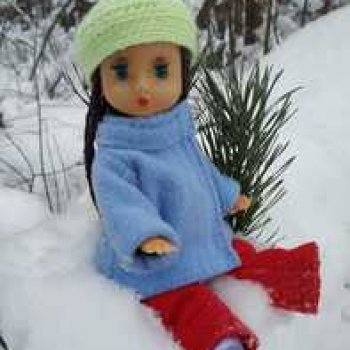 Первая прогулка Веты в сибирском лесу.