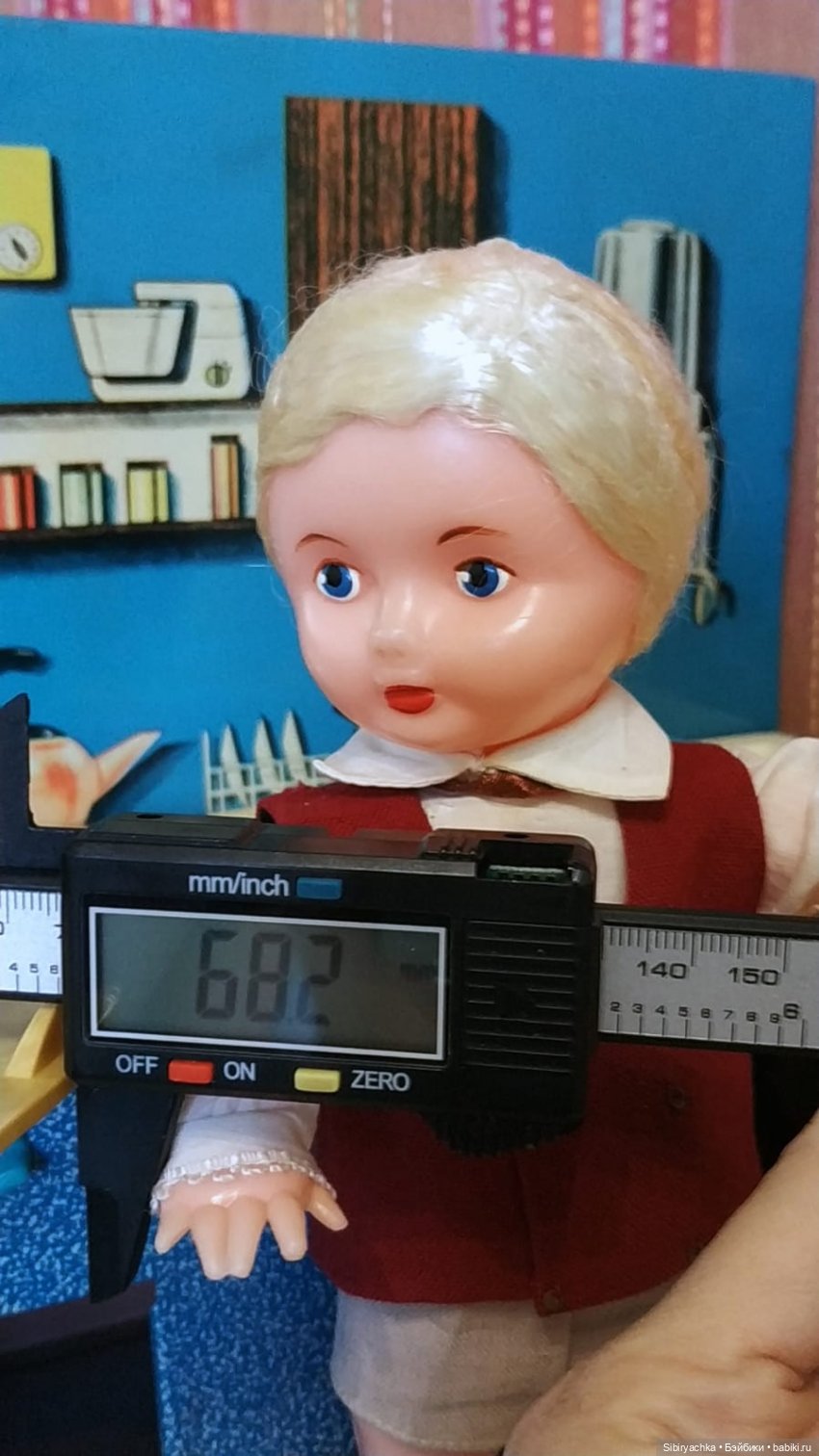 Мастер на все руки Юри ремонтирует кухню