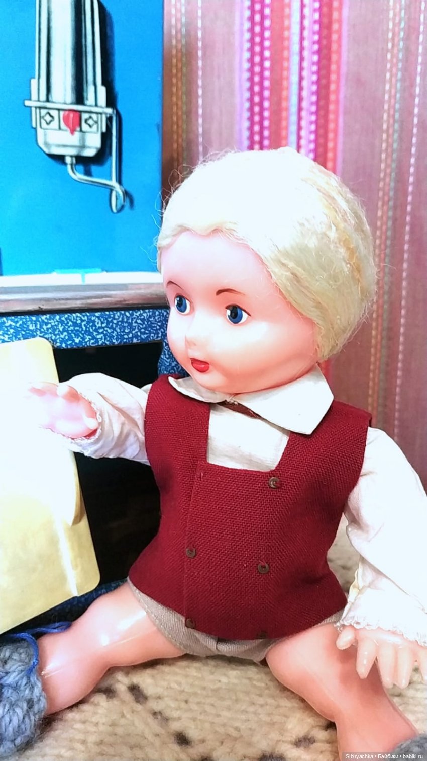 Мастер на все руки Юри ремонтирует кухню