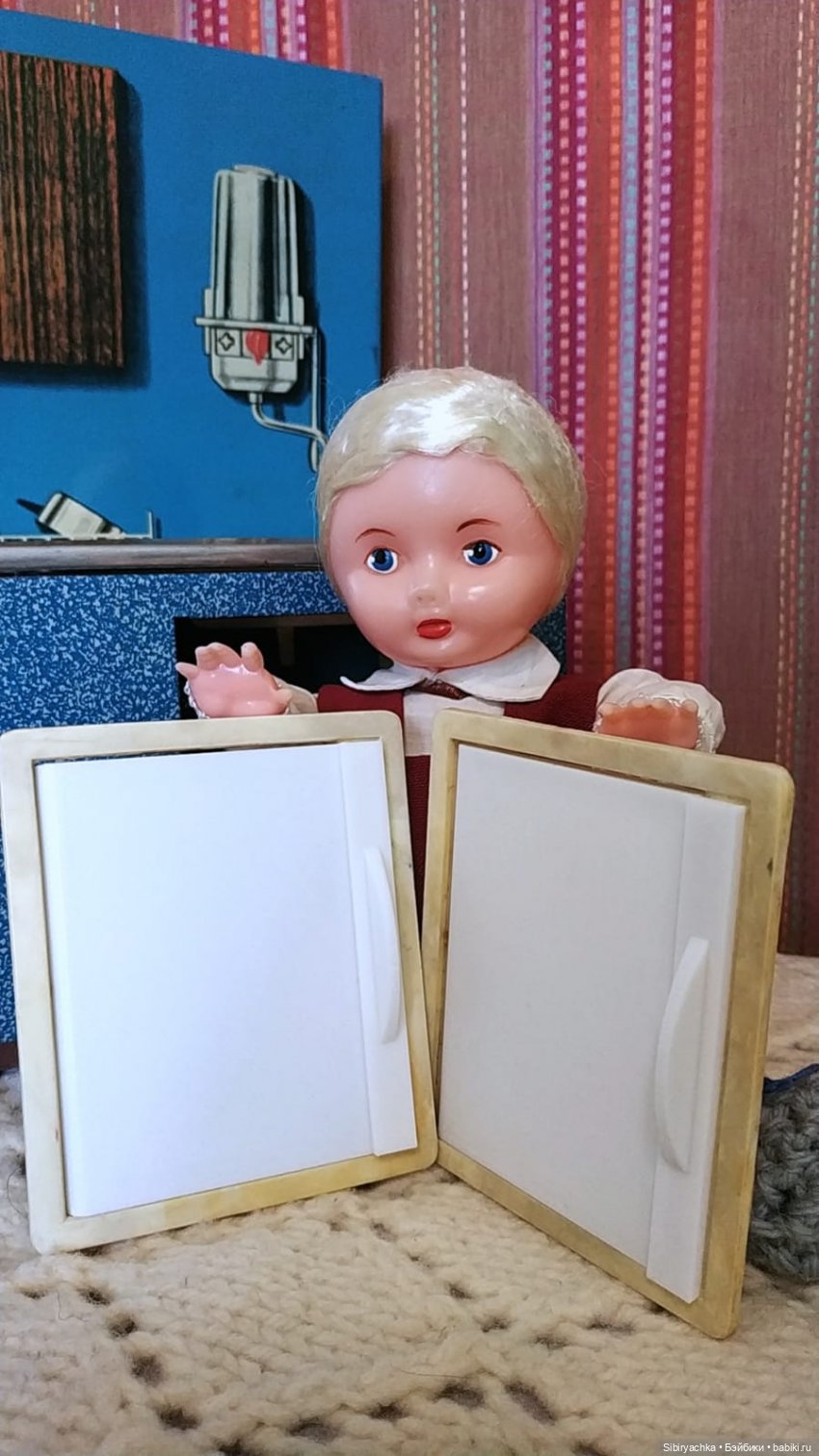 Мастер на все руки Юри ремонтирует кухню