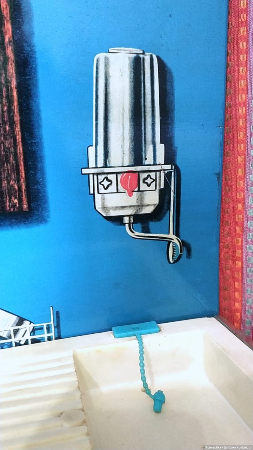 Мастер на все руки Юри ремонтирует кухню