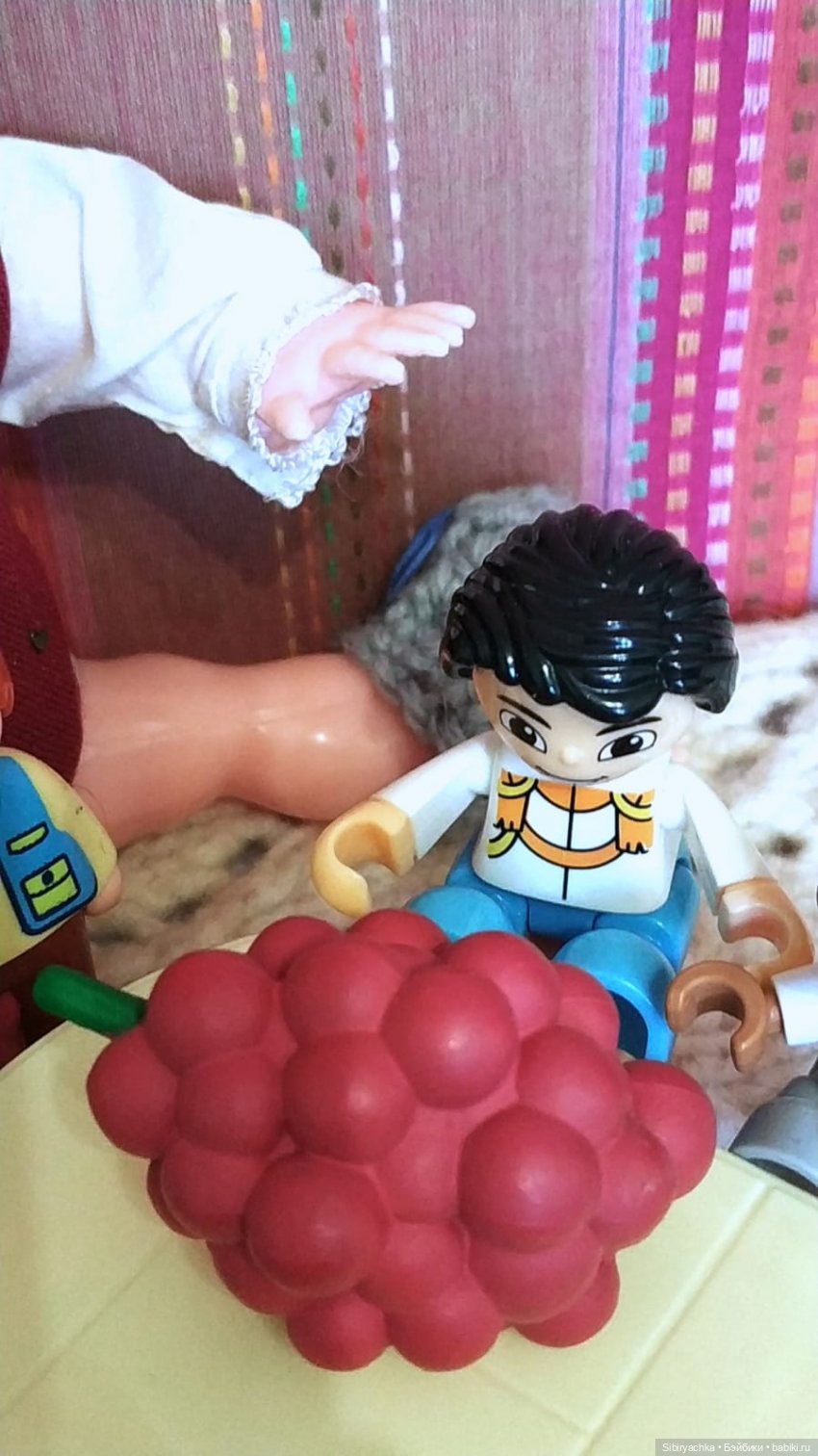 Мальчики тоже играют в куклы