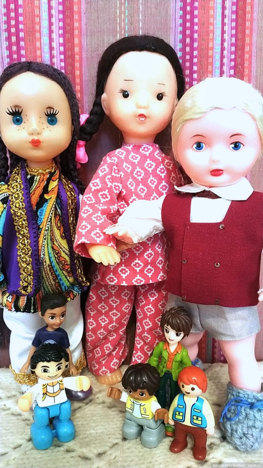 Мальчики тоже играют в куклы