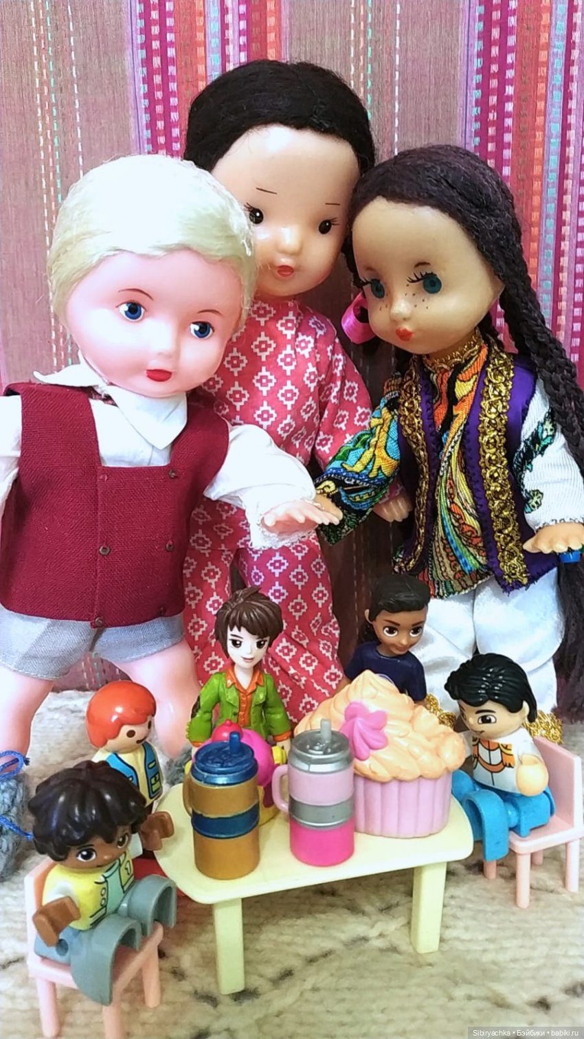 Мальчики тоже играют в куклы