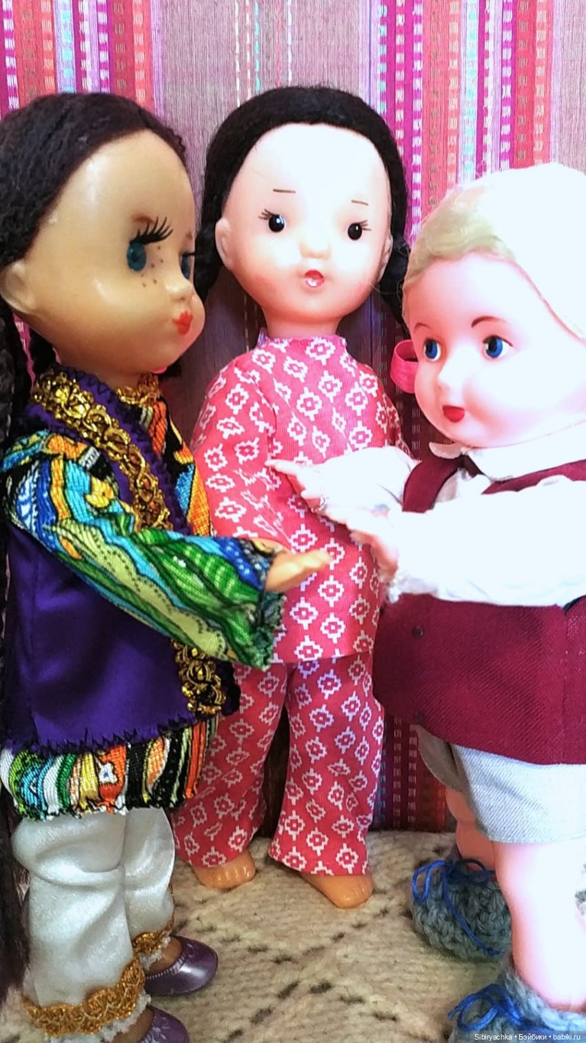 Мальчики тоже играют в куклы