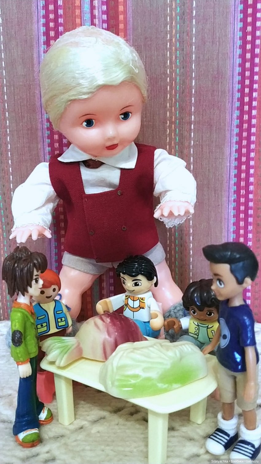 Мальчики тоже играют в куклы