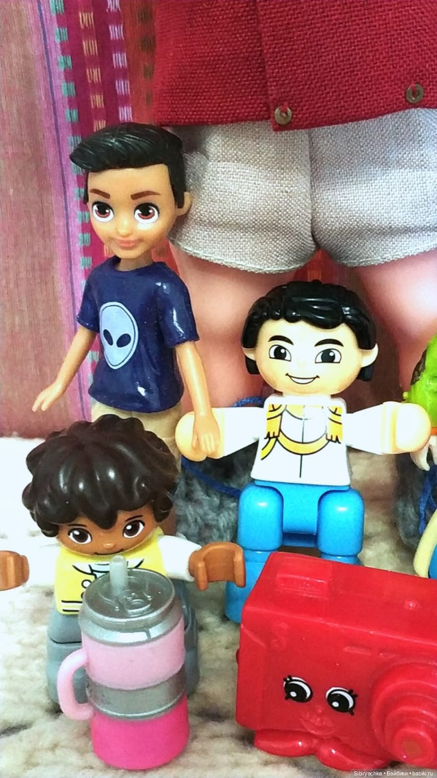 Мальчики тоже играют в куклы