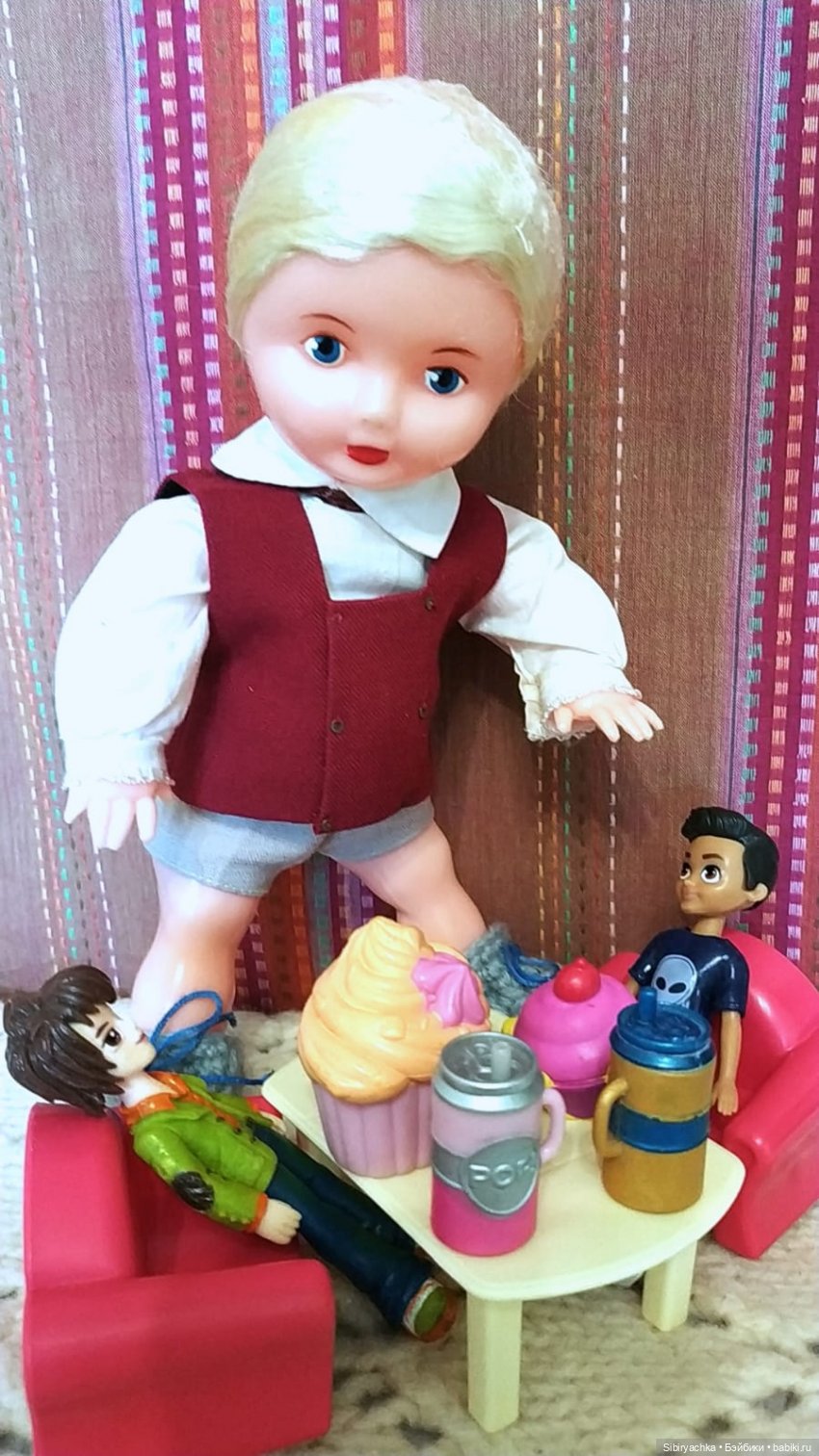 Мальчики тоже играют в куклы