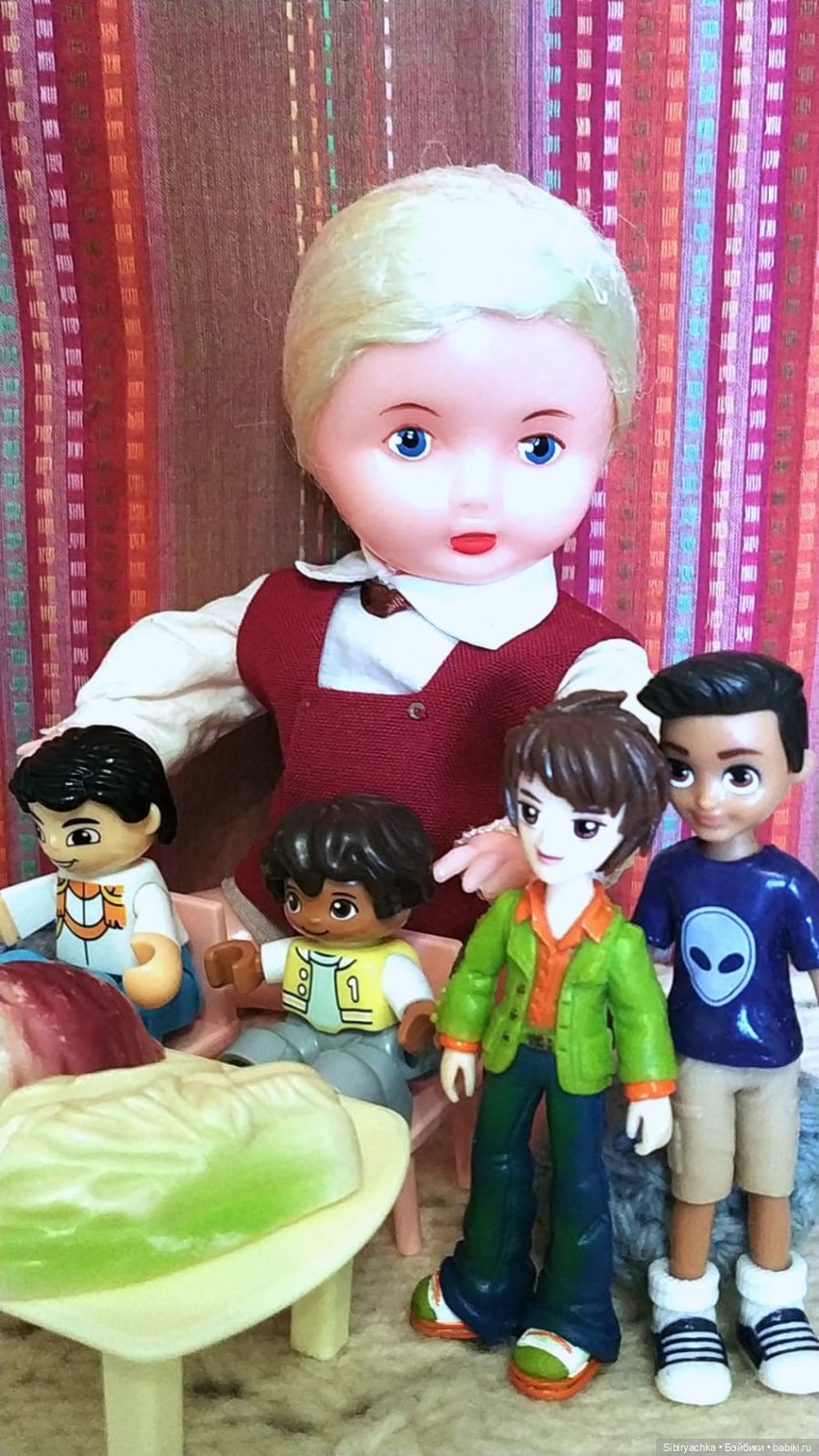 Мальчики тоже играют в куклы