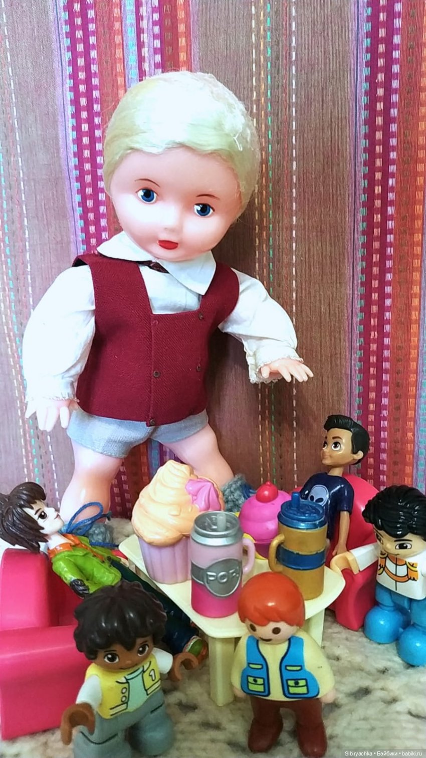 Мальчики тоже играют в куклы