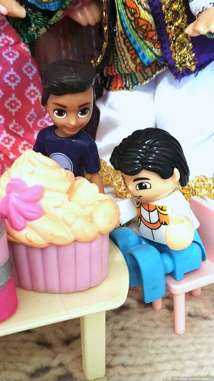 Мальчики тоже играют в куклы