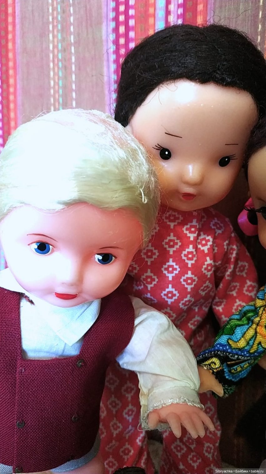 Мальчики тоже играют в куклы