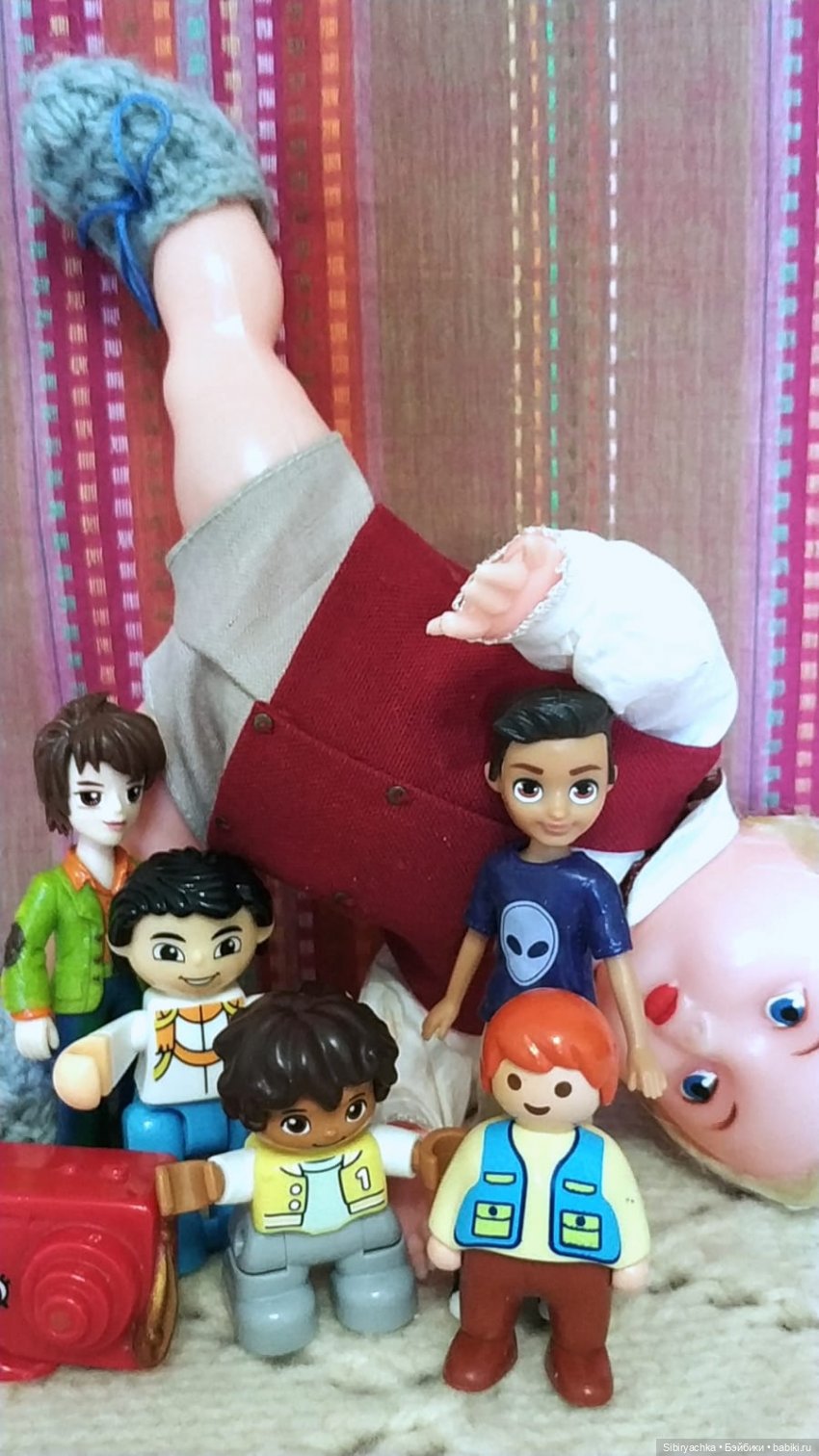 Мальчики тоже играют в куклы