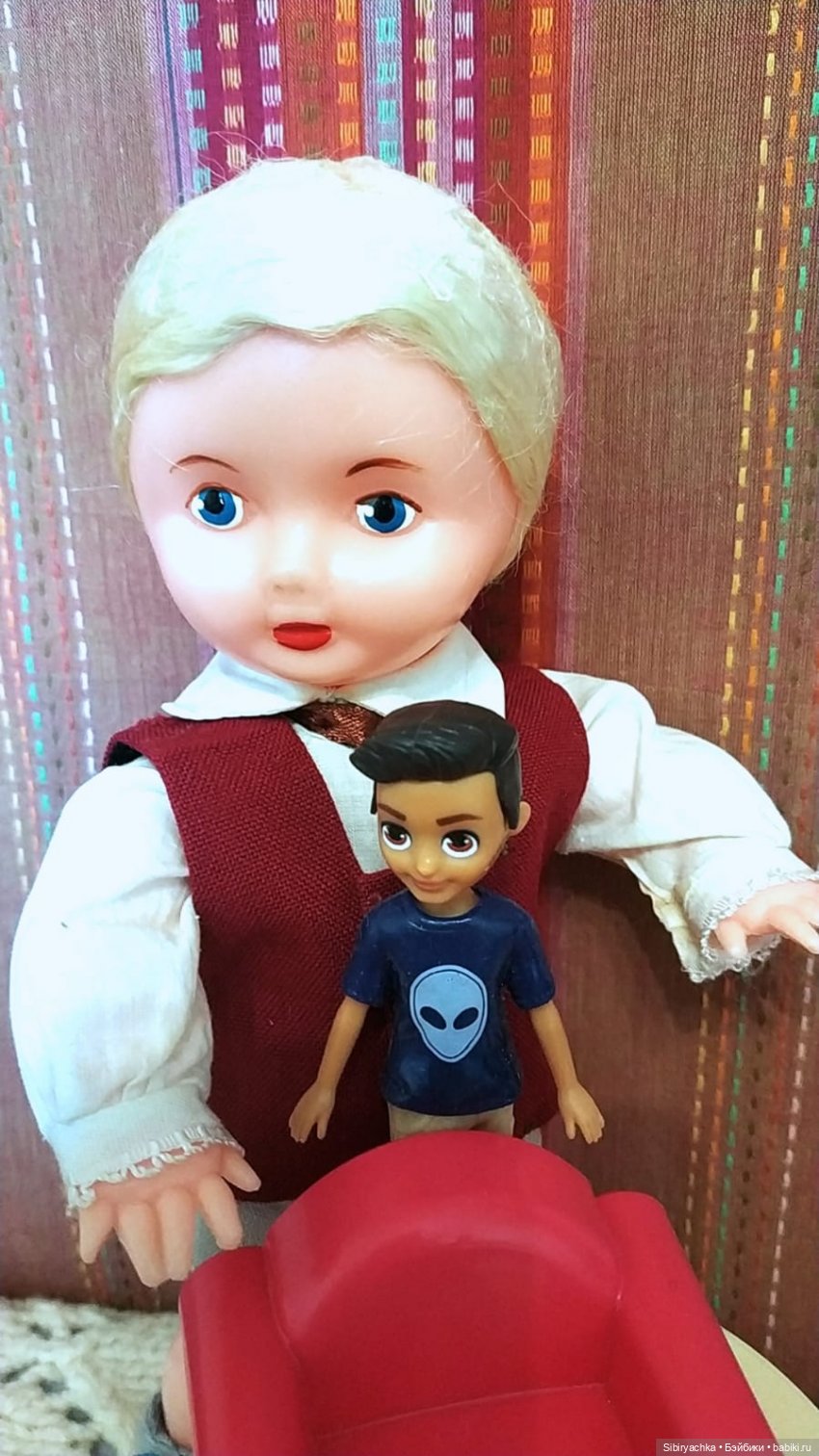 Мальчики тоже играют в куклы