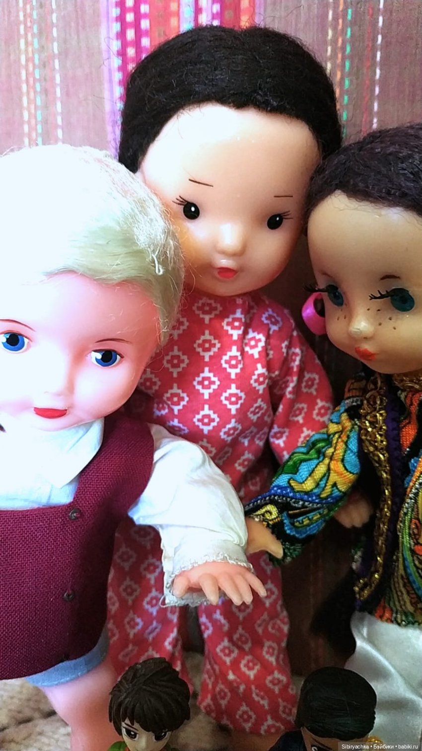 Мальчики тоже играют в куклы