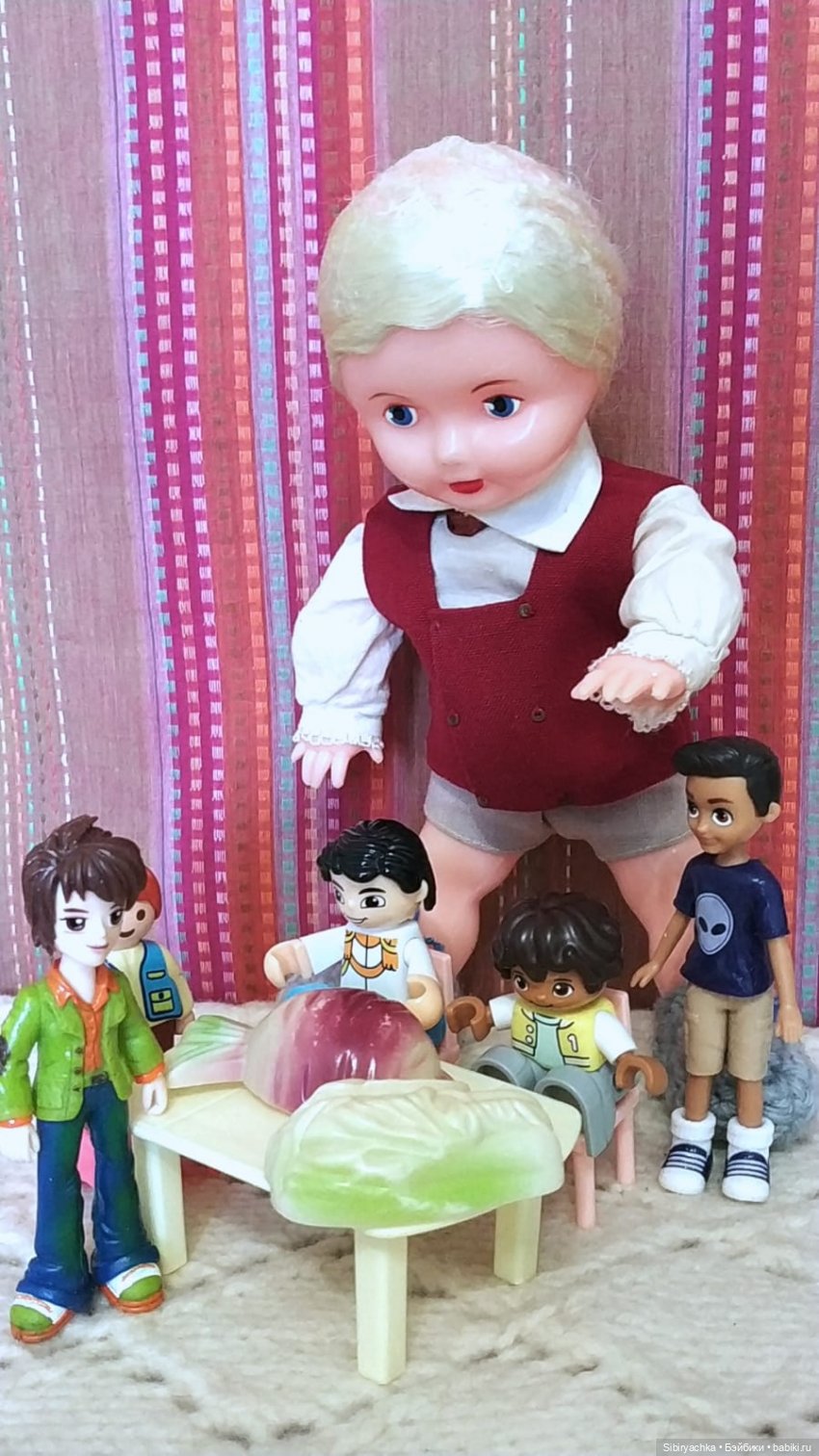 Мальчики тоже играют в куклы