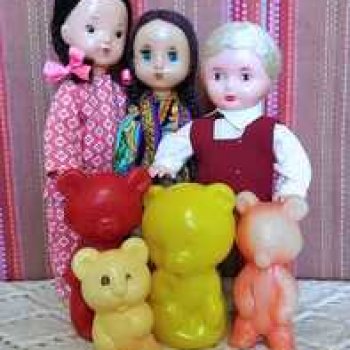 Юри, Вета и Юляшка встретились с игрушками своего детства.