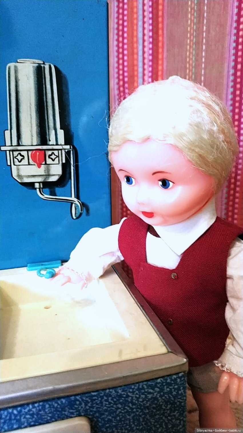 Приготовление обеда - нелёгкая задача для Юри (фото 5)