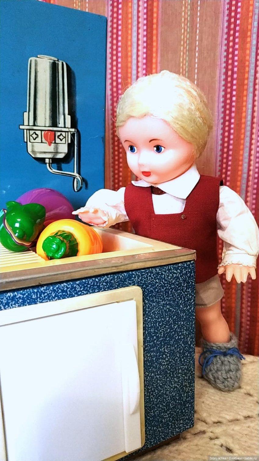 Приготовление обеда - нелёгкая задача для Юри (фото 10)