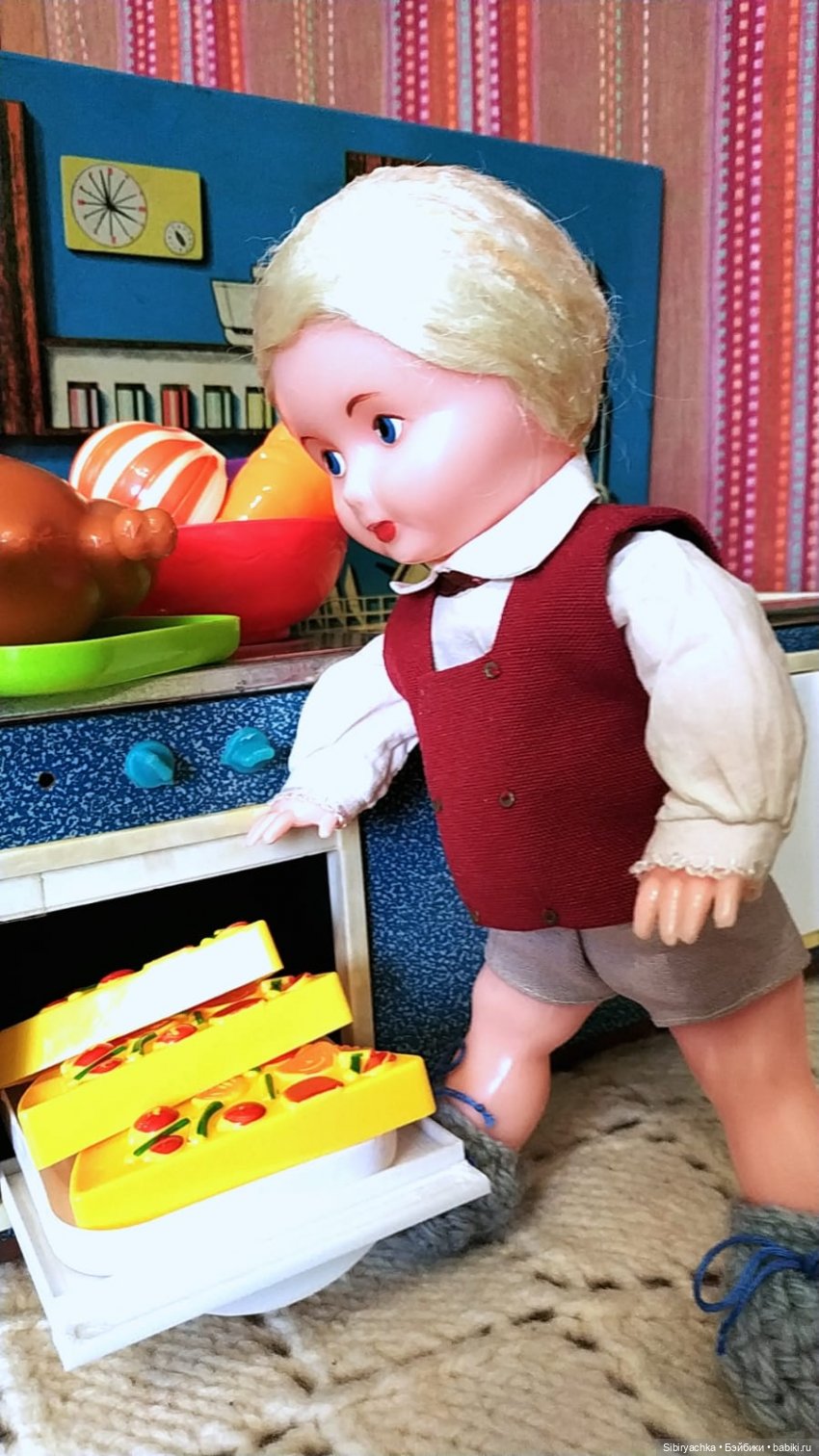 Приготовление обеда - нелёгкая задача для Юри