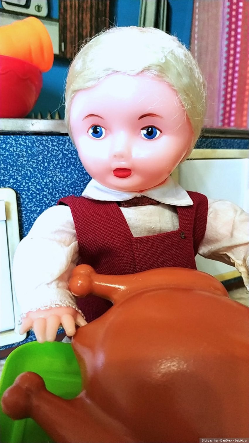 Приготовление обеда - нелёгкая задача для Юри