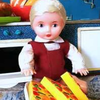 Приготовление обеда - нелёгкая задача для Юри.