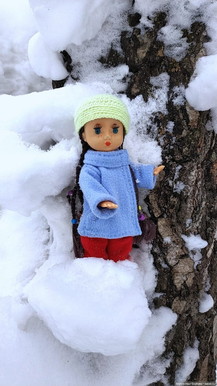 Прогулка Веты в сибирском лесу