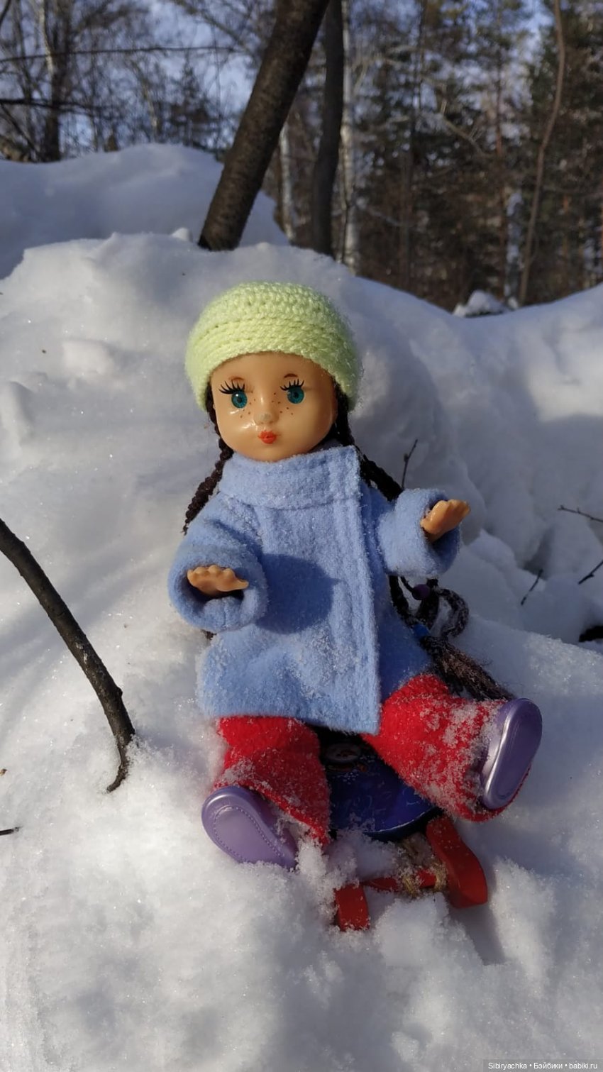 Прогулка Веты в сибирском лесу