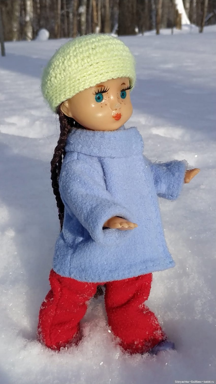 Прогулка Веты в сибирском лесу