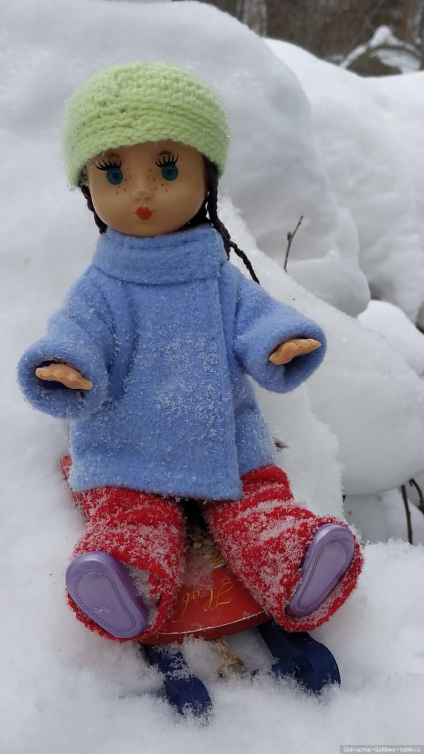 Прогулка Юляшки и Веты в любимом лесу