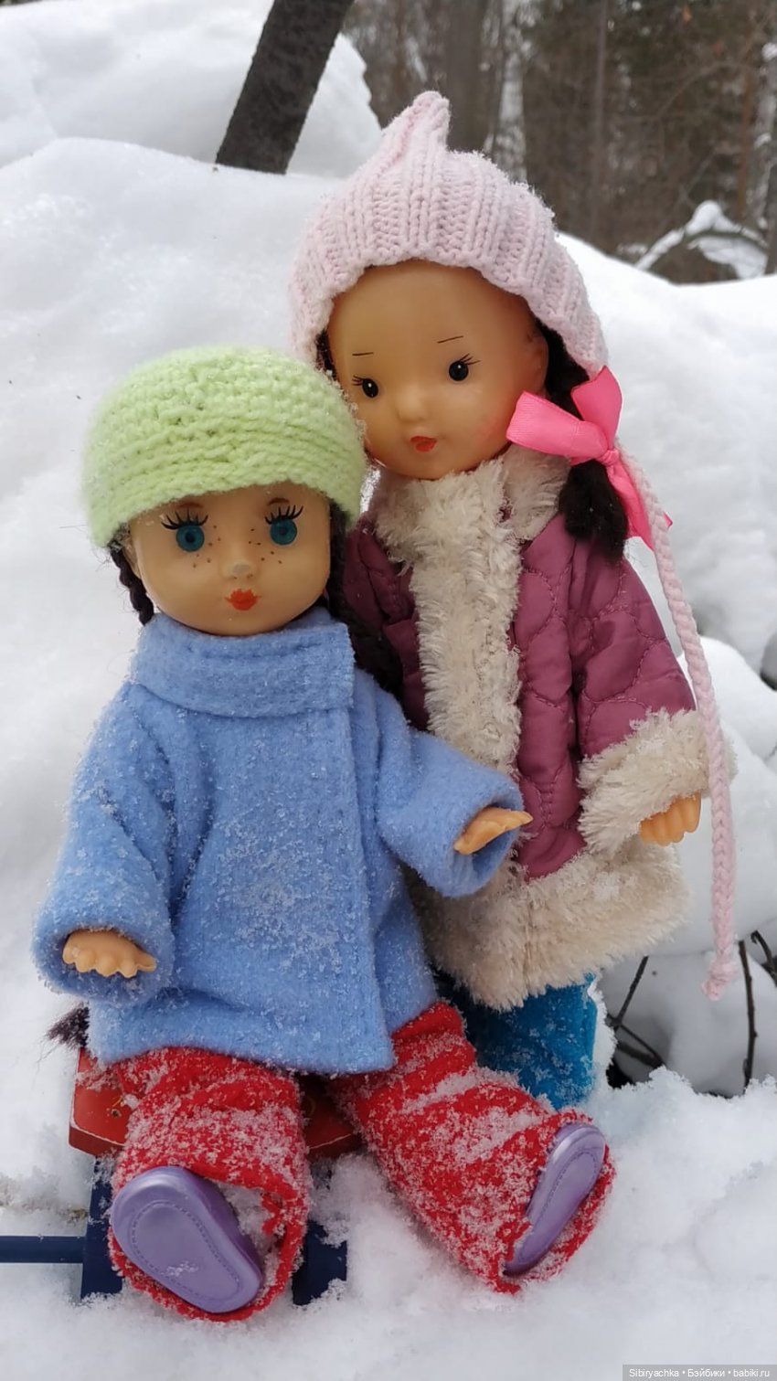 Прогулка Юляшки и Веты в любимом лесу